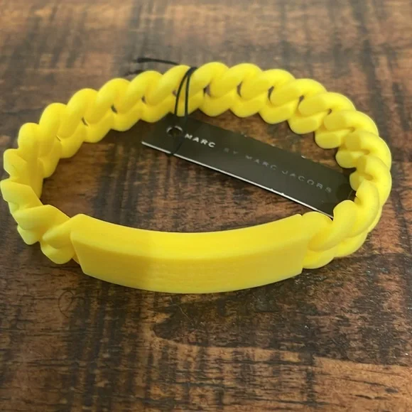 NWT Marc Jacobs Standard Supply Silicone Bracelet in Safety Yellow - Picture 2 of 3